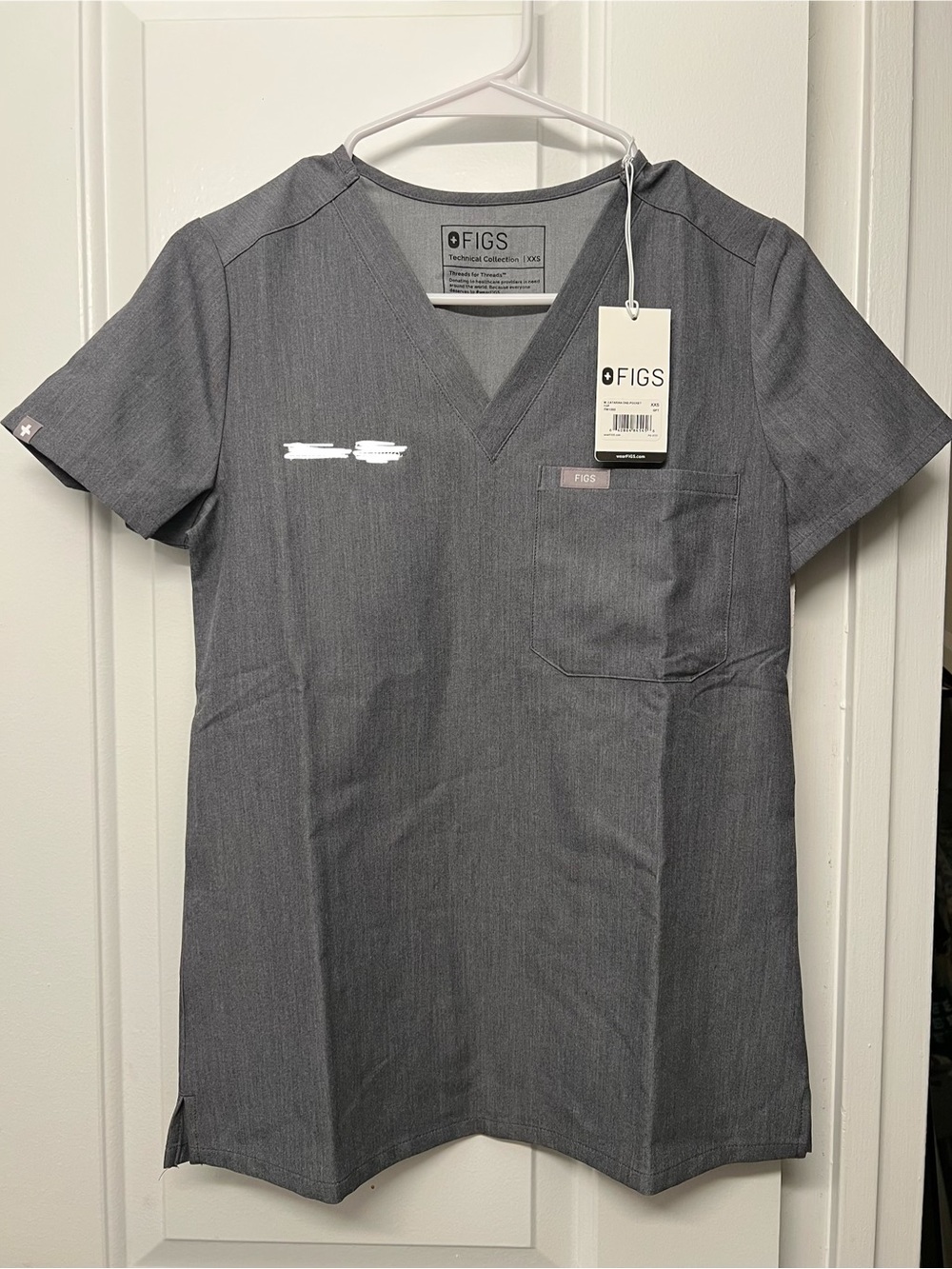XXS and NWT, FIGS Catarina Women’s 1-pocket Scrub Top in Graphite